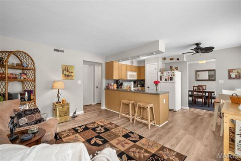 Tiny photo for 1932 Greenglen Drive #203, Kirkwood, MO 63122 (MLS # 26037874)