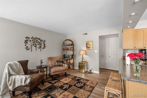 Tiny photo for 1932 Greenglen Drive #203, Kirkwood, MO 63122 (MLS # 26037874)