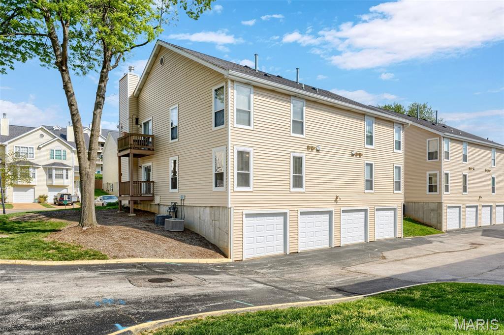 Spring Hill Farm Condo 14th - Residential