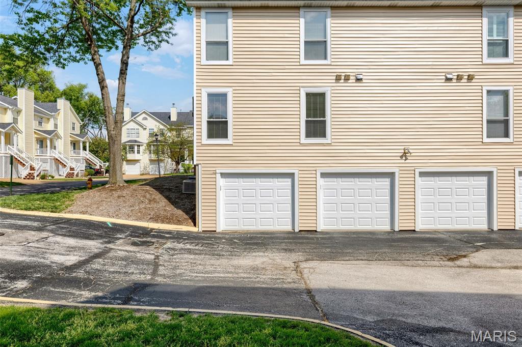 Spring Hill Farm Condo 14th - Residential