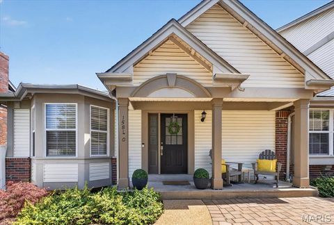 Photo of 15810 Harris Ridge Court, Chesterfield, MO 63017 (MLS # 26032358)