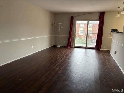 Tiny photo for 10395 Forest Brook Lane #E, Creve Coeur, MO 63146 (MLS # 26011284)