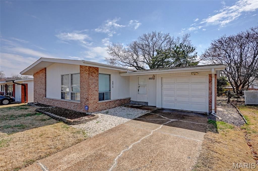 Photo of 1475 Hollywood Lane, Florissant, MO 63033 (MLS # 26013949)