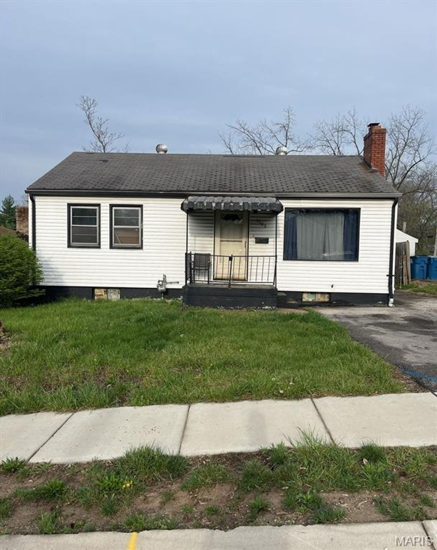 3 bed 1 bath home ready for a new owner!  This home features a full basement and a detached garage!