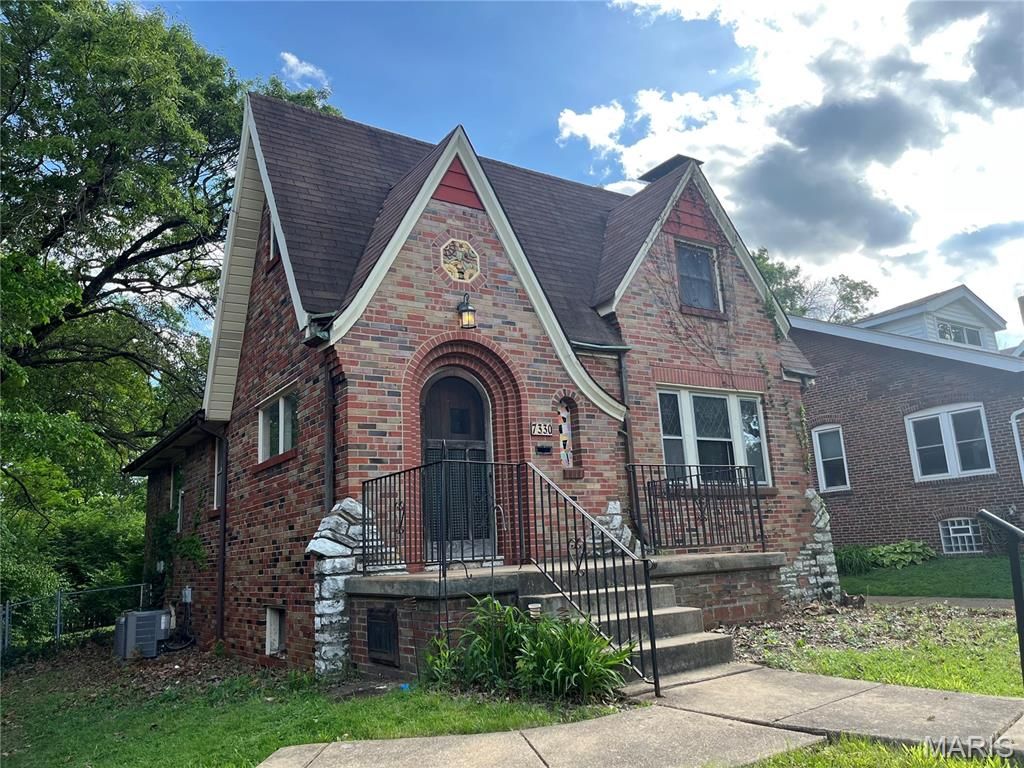 Photo of 7330 Shaftesbury Avenue, St Louis, MO 63130 (MLS # 26026500)