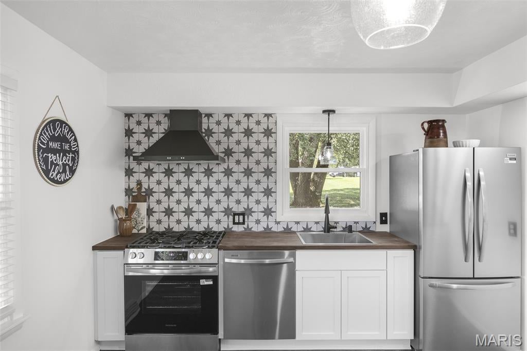 Photo of 610 Broadway Street, Marble Hill, MO 63764 (MLS # 26057153)