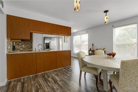 Tiny photo for 1943 Greenpoint Drive #302, Kirkwood, MO 63122 (MLS # 26007167)