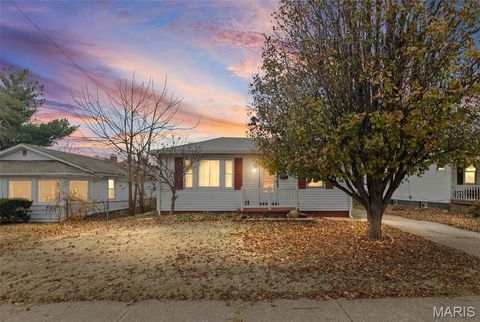 252 12th Street Wood River IL 62095