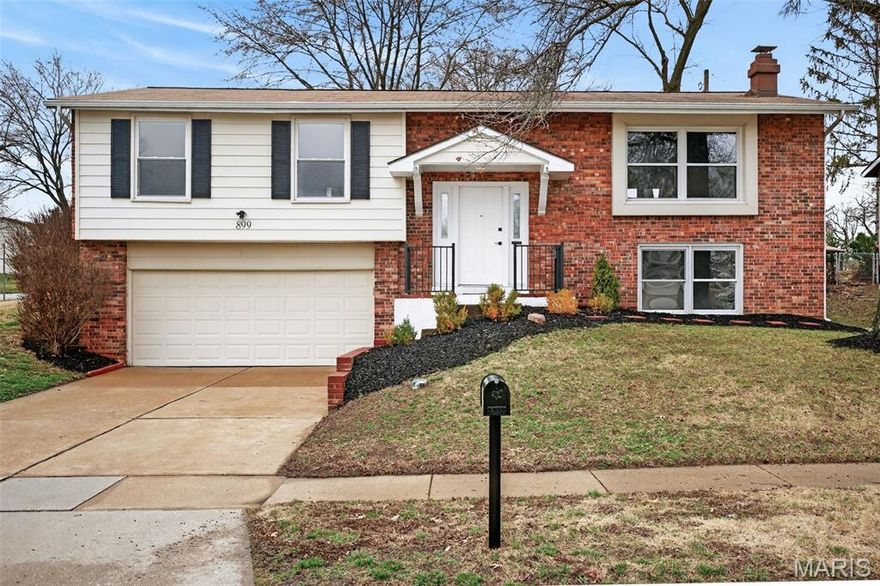 Welcome to 899 Oklahoma Ave in Ballwin, a beautifully updated 4-bedroom home in the desirable Sorrento neighborhood located within the highly sought-after Parkway School District. This move-in-ready home offers a fantastic blend of modern updates, functional living space, and a convenient location close to parks, shopping, and dining.
The main level features a bright and open living area with large windows and updated flooring, creating a warm and inviting space for everyday living and entertaining. The adjoining dining area flows seamlessly into the updated kitchen featuring granite countertops, modern appliances, and abundant cabinet storage.
The main floor includes a comfortable primary suite with updated bath, plus two additional bedrooms and a renovated hall bathroom.
The finished lower level adds valuable living space with a cozy family room with fireplace, a fourth bedroom, and additional flexible space ideal for a home office, gym, playroom, or guest area.
Step outside to enjoy the private backyard and patio, perfect for entertaining, grilling, or relaxing evenings outdoors. Additional highlights include an attached two-car garage, updated systems, and great curb appeal with mature landscaping.
Conveniently located near Manchester Rd, Hwy 141, Castlewood State Park, shopping, restaurants, and everyday amenities, this home offers the perfect combination of location, updates, and value.

Schedule your showing today—homes in this area don’t last long!
