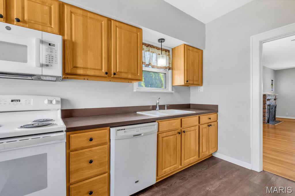 St Louis, Missouri 63123, United States, 3 Bedrooms Bedrooms, ,2 BathroomsBathrooms,Residential,Pending,207330