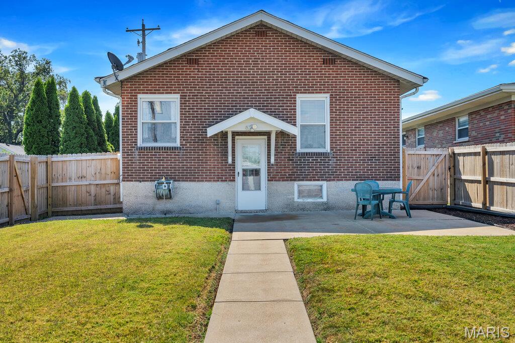 St Louis, Missouri 63123, United States, 3 Bedrooms Bedrooms, ,2 BathroomsBathrooms,Residential,Pending,207330