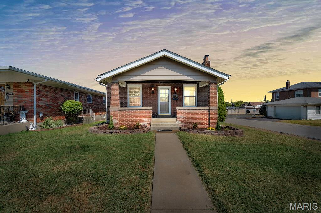 St Louis, Missouri 63123, United States, 3 Bedrooms Bedrooms, ,2 BathroomsBathrooms,Residential,Pending,207330