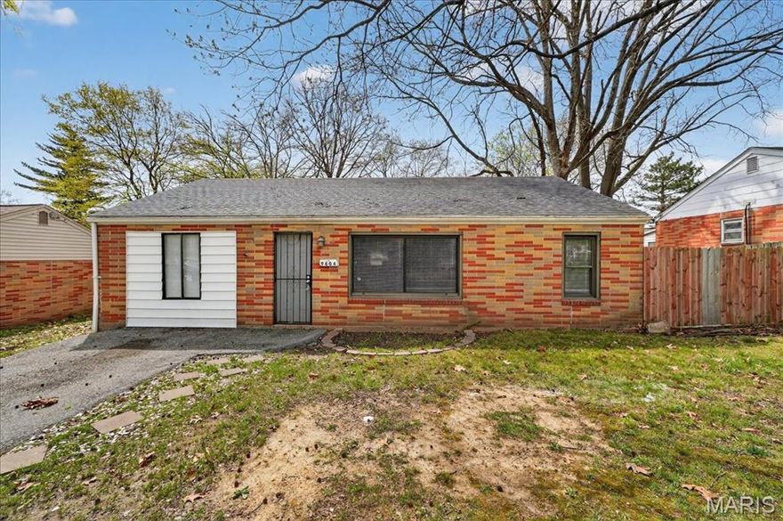 Beautifully updated home in the heart of Overland! This move-in ready property features a brand new kitchen and new flooring throughout, offering a fresh and modern feel. Spacious layout with great natural light and functional living space. A stainless steel range will be delivered soon and is included in the sale. Perfect for homeowners or investors alike. Don’t miss this opportunity!