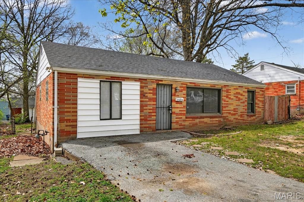 Photo of 9604 Ridge Avenue, Overland, MO 63114 (MLS # 26020895)