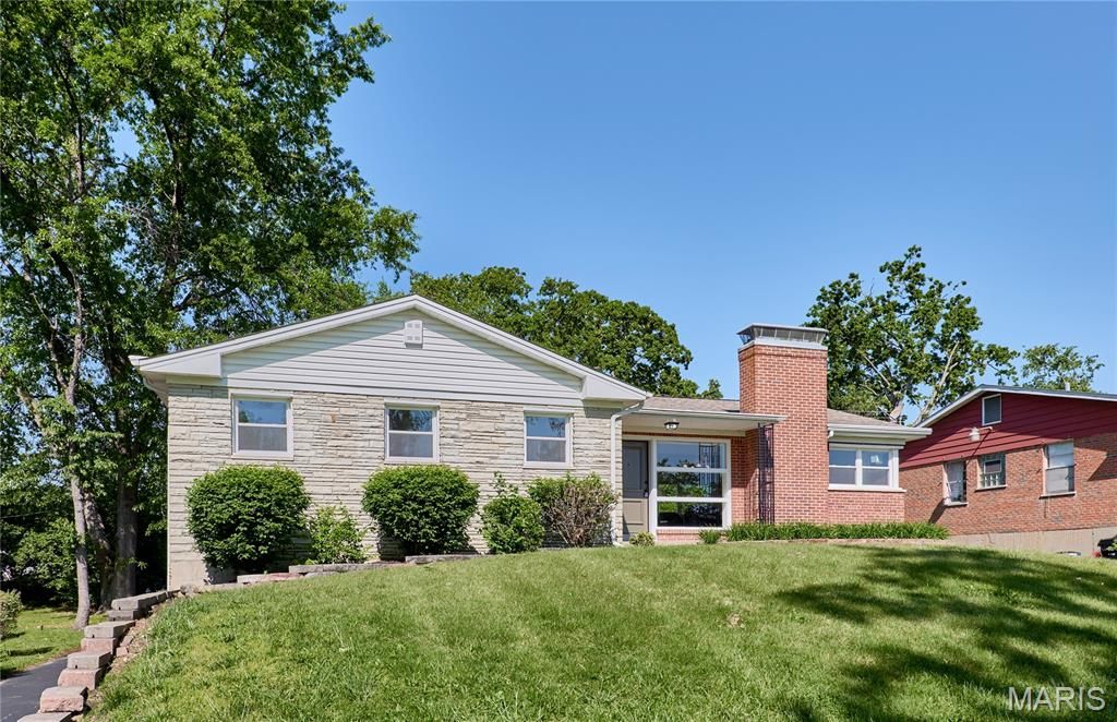 Photo of 923 Swarthmore Lane, St Louis, MO 63130 (MLS # 26026581)