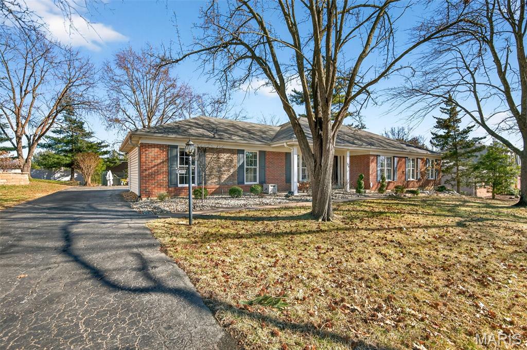 416 Caprice Gardens Court