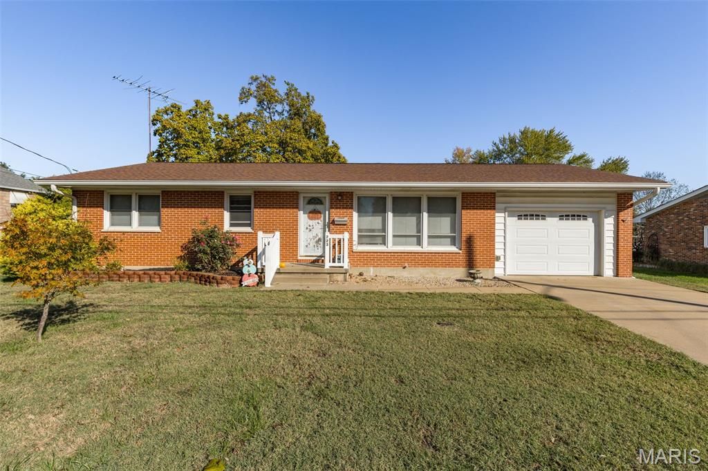 Photo of 723 Moore Street, Farmington, MO 63640 (MLS # 25072311)