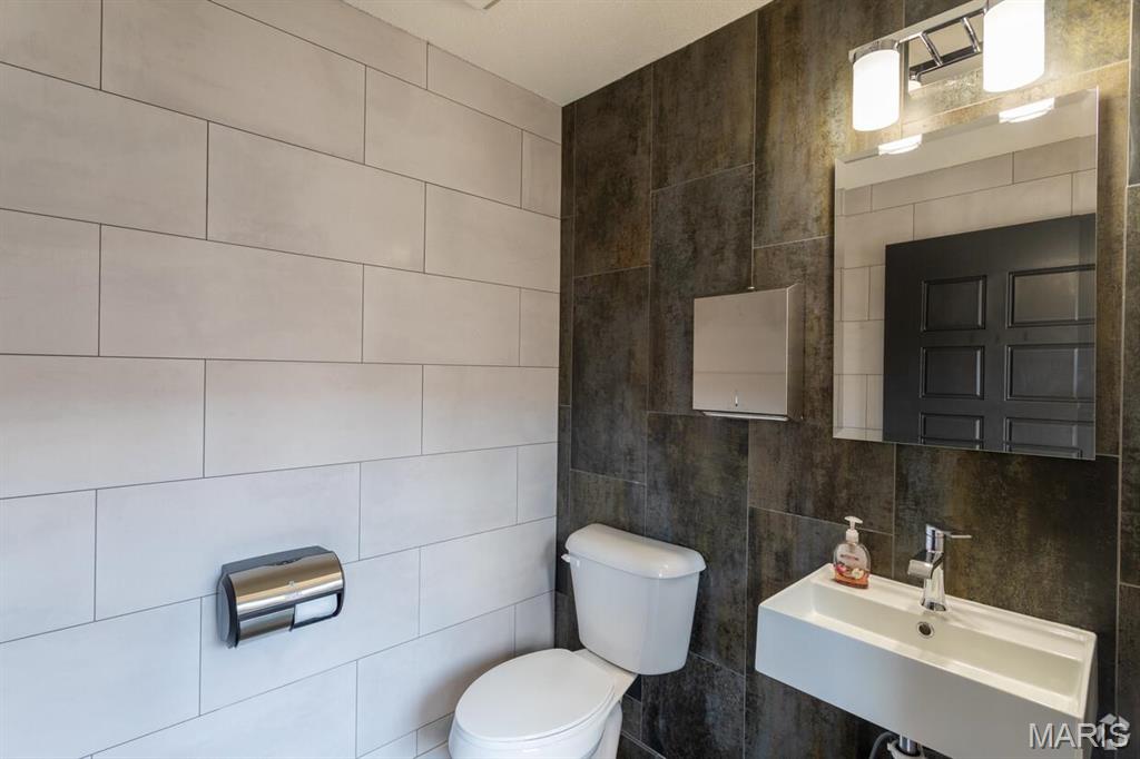 Woodstone Plaza Ph3 - Commercial Lease