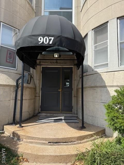 907 S Hanley Road 5 Clayton MO 63105