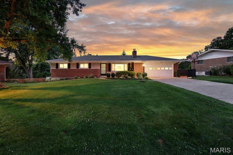 Photo of 11134 Saucier Drive, Creve Coeur, MO 63141 (MLS # 26042413)