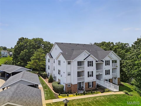 Tiny photo for 16566 Victoria Crossing Drive #B, Wildwood, MO 63040 (MLS # 26041154)