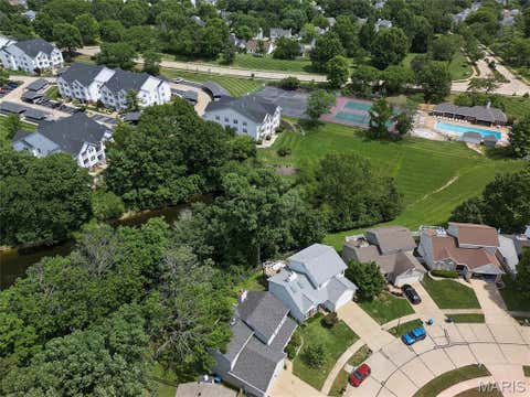 Tiny photo for 16566 Victoria Crossing Drive #B, Wildwood, MO 63040 (MLS # 26041154)