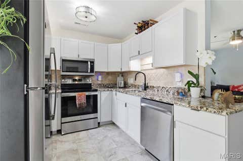 Tiny photo for 16566 Victoria Crossing Drive #B, Wildwood, MO 63040 (MLS # 26041154)