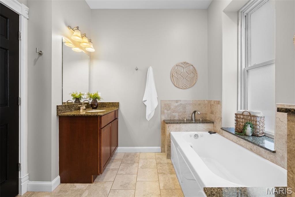 2813-2815 Arsenal Twnhse - Residential