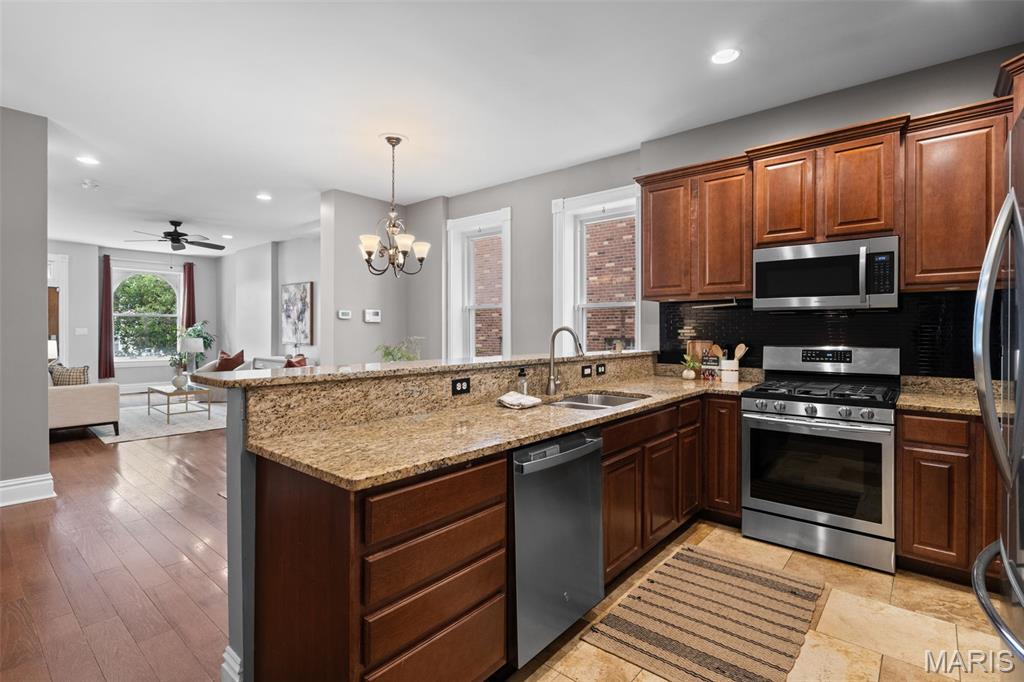 2813-2815 Arsenal Twnhse - Residential