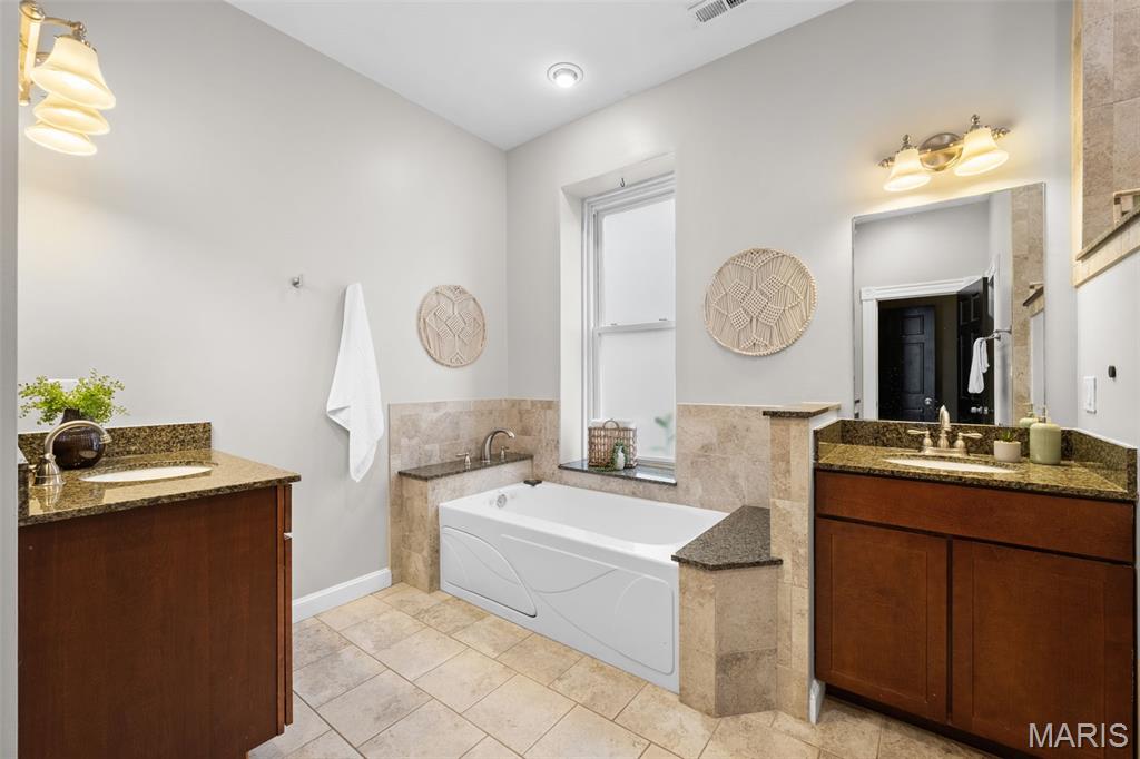 2813-2815 Arsenal Twnhse - Residential