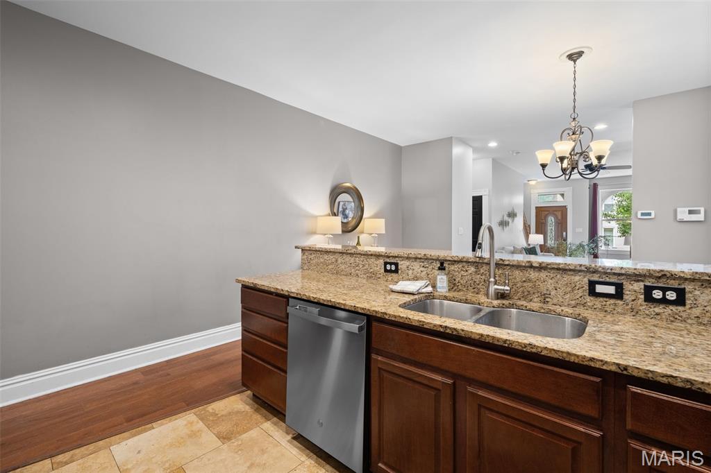 2813-2815 Arsenal Twnhse - Residential