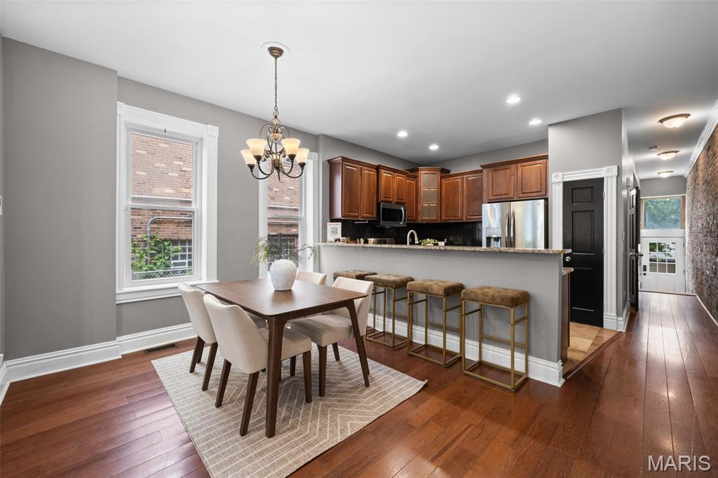 2813-2815 Arsenal Twnhse - Residential