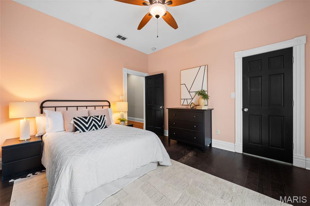 2813-2815 Arsenal Twnhse - Residential