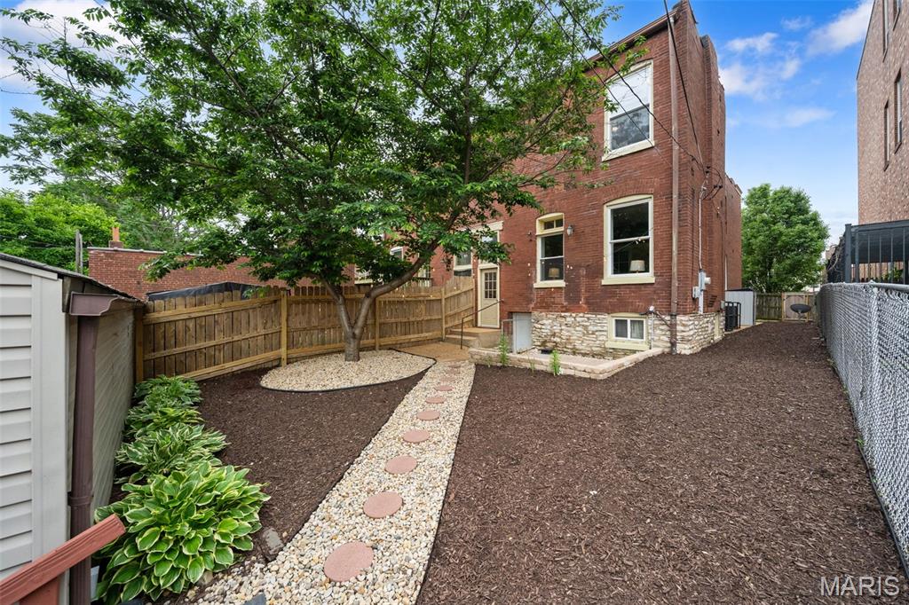 2813-2815 Arsenal Twnhse - Residential