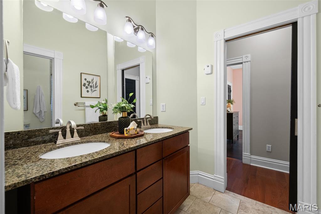 2813-2815 Arsenal Twnhse - Residential