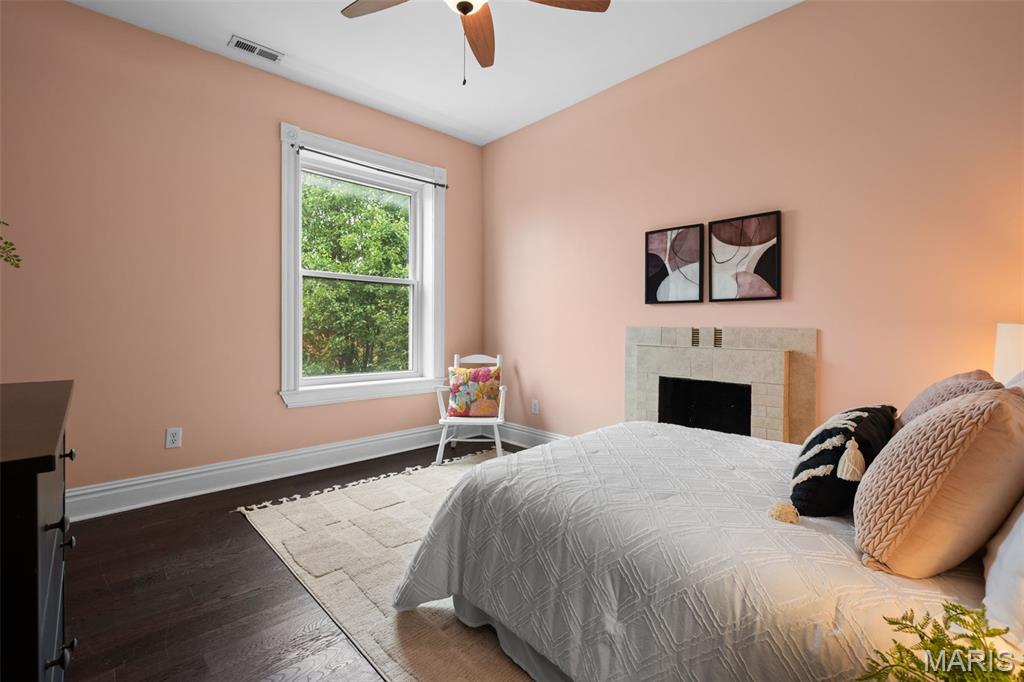 2813-2815 Arsenal Twnhse - Residential