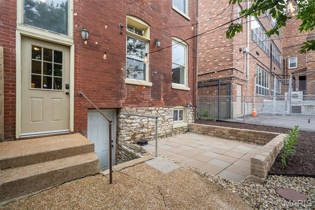 2813-2815 Arsenal Twnhse - Residential