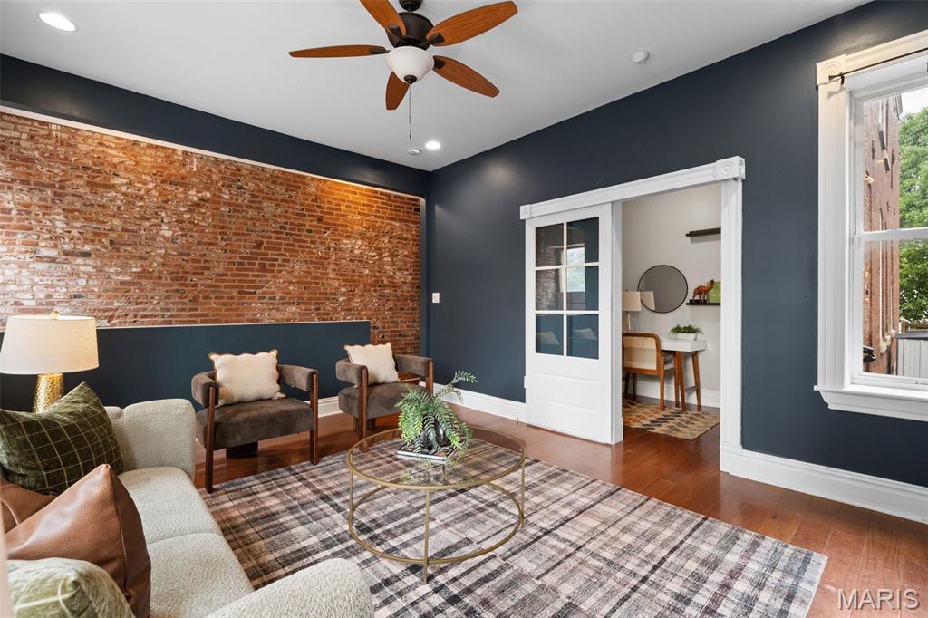 2813-2815 Arsenal Twnhse - Residential
