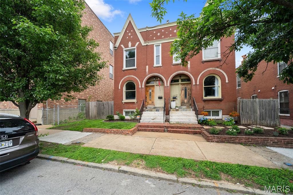 2813-2815 Arsenal Twnhse - Residential