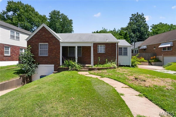 9013 PALLARDY LN, OVERLAND, MO 63114 - Image fde7e842520339e3fc2e8e3e7b3e1cb3/703977755