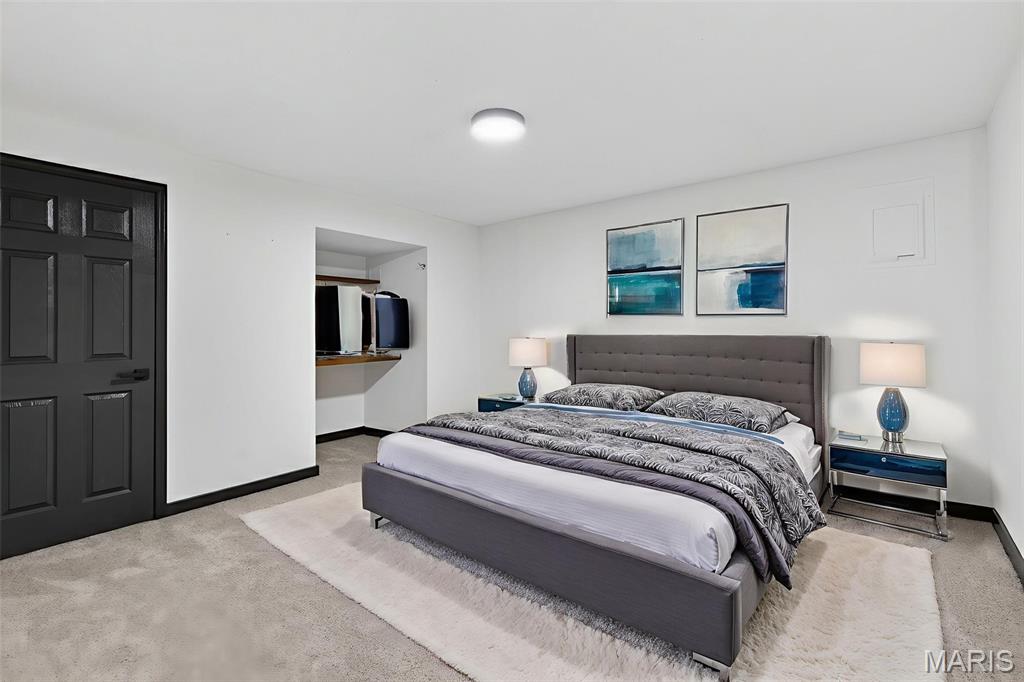 New England Village 4 - Residential