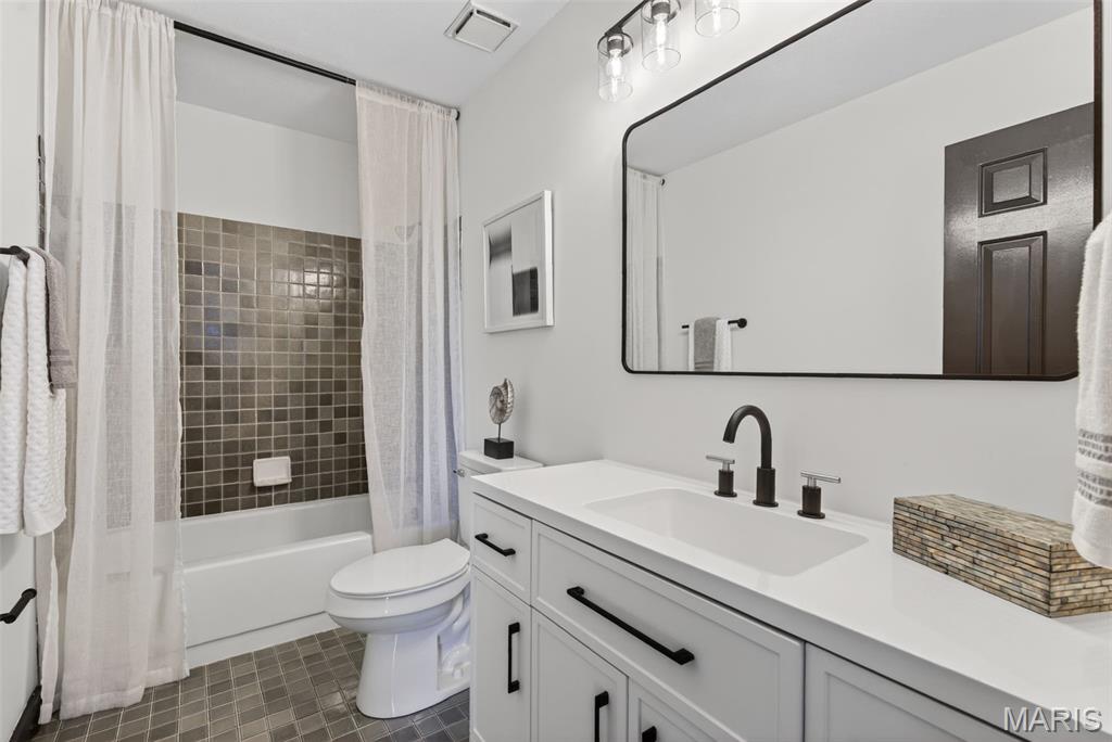 New England Village 4 - Residential