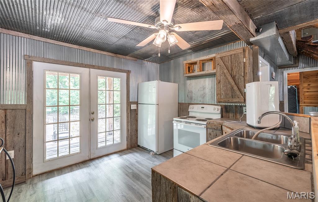 Moreland's Resort - Residential