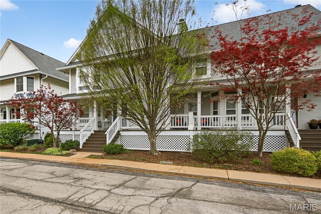 Photo of 1187 Hawken Place, Webster Groves, MO 63119 (MLS # 26020246)