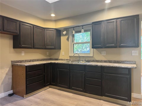 Tiny photo for 1007 Hutton Place, Ferguson, MO 63135 (MLS # 26067495)