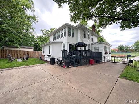 Tiny photo for 319 N Gore Avenue, Webster Groves, MO 63119 (MLS # 26026130)