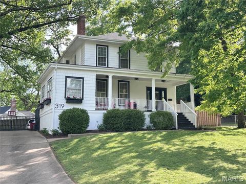 Photo of 319 N Gore Avenue, Webster Groves, MO 63119 (MLS # 26026130)