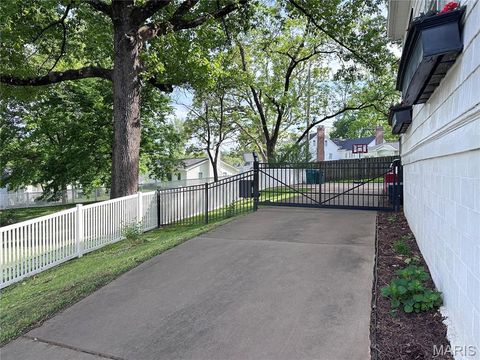 Tiny photo for 319 N Gore Avenue, Webster Groves, MO 63119 (MLS # 26026130)