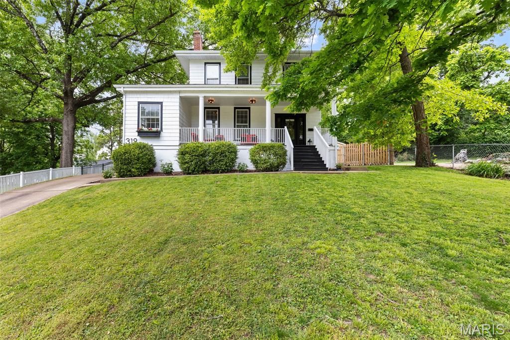 Photo of 319 N Gore Avenue, Webster Groves, MO 63119 (MLS # 26026130)