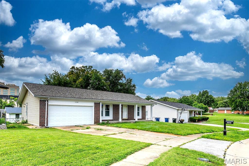 Photo of 2206 Outlook Drive, St Louis, MO 63136 (MLS # 26054152)